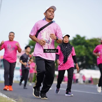 Runner Photo 8818000