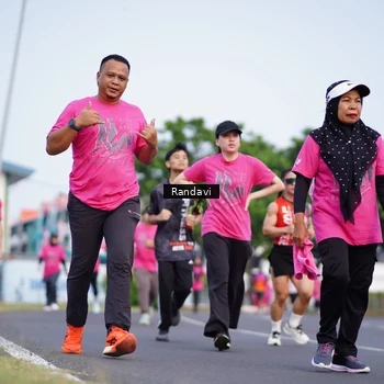 Runner Photo 8818012