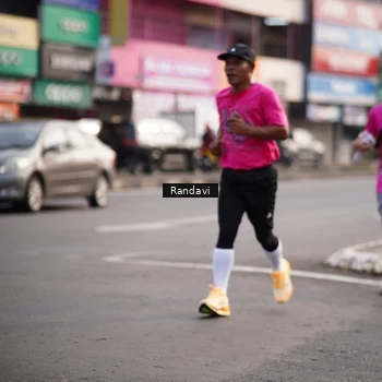 Runner Photo 8819539