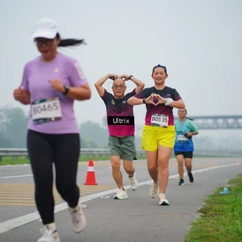 Runner Photo 8822024