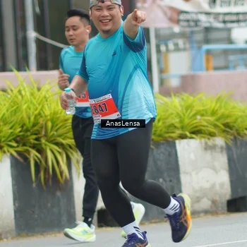 Runner Photo 8826023