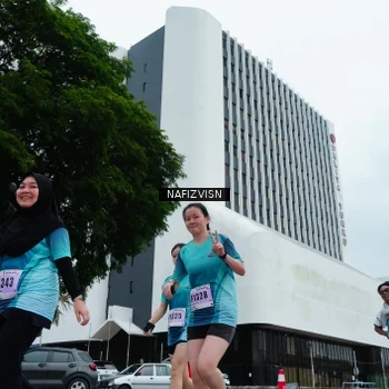 Runner Photo 8830002
