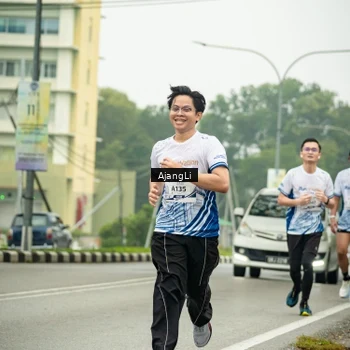 Runner Photo 8840006