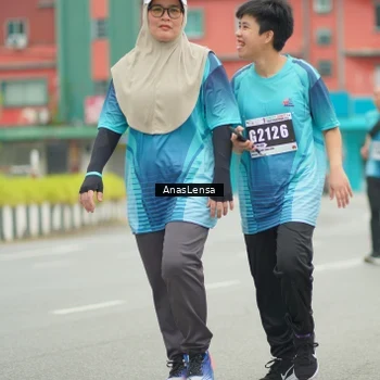 Runner Photo 8856695