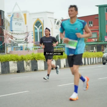 Runner Photo 8858776