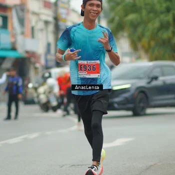 Runner Photo 8859357