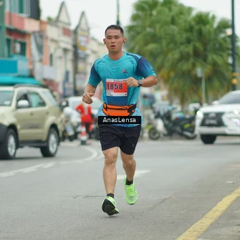 Runner Photo 8859874