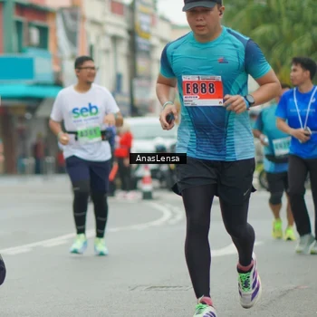Runner Photo 8860077