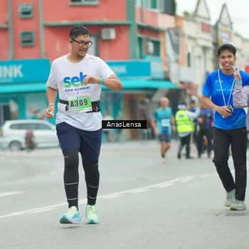 Runner Photo 8860101