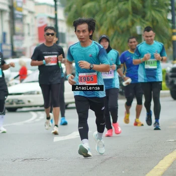 Runner Photo 8860310