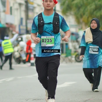 Runner Photo 8861172