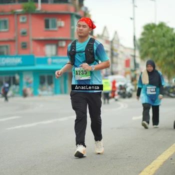 Runner Photo 8861245