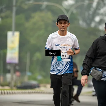 Runner Photo 8874759