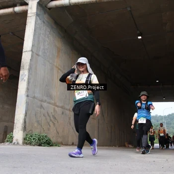 Runner Photo 8885393