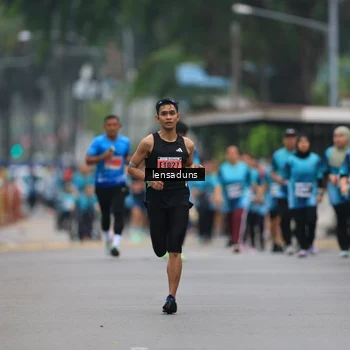 Runner Photo 8896277