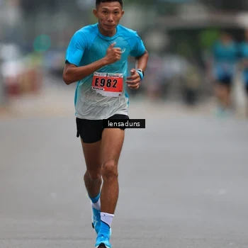 Runner Photo 8900839