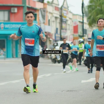 Runner Photo 8902132