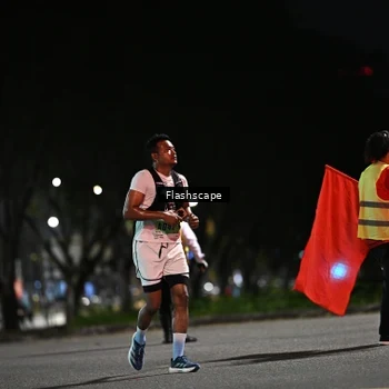 Runner Photo 8904875