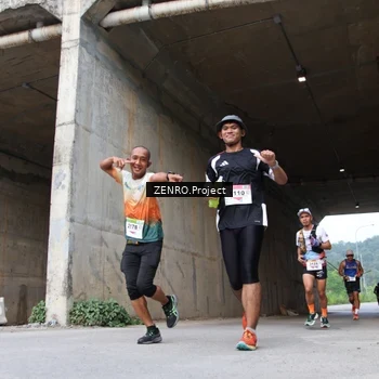 Runner Photo 8910816