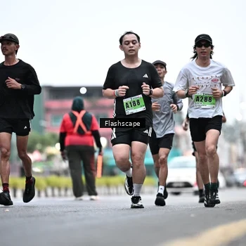 Runner Photo 8911774