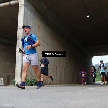 Runner Photo 8912466