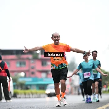 Runner Photo 8912743