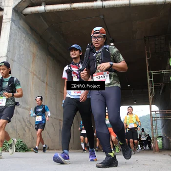 Runner Photo 8912996