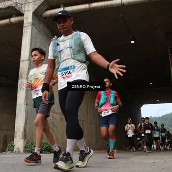 Runner Photo 8913065