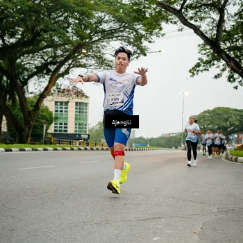 Runner Photo 8913098