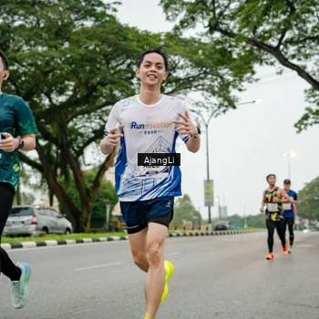 Runner Photo 8914053