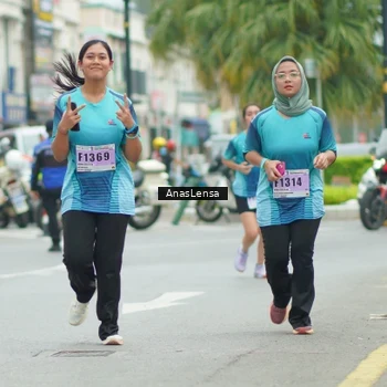 Runner Photo 8914549