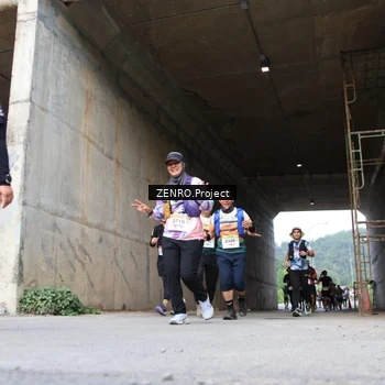 Runner Photo 8916161