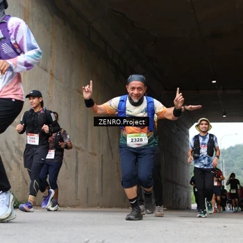 Runner Photo 8916218