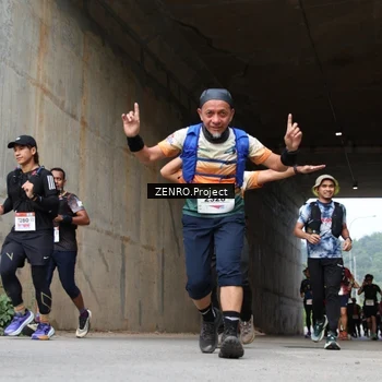 Runner Photo 8916221