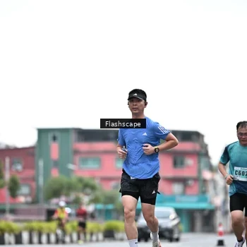 Runner Photo 8916251