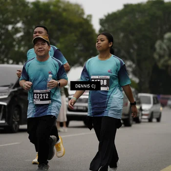 Runner Photo 8930002
