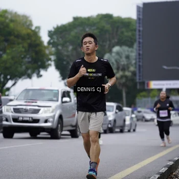 Runner Photo 8943001