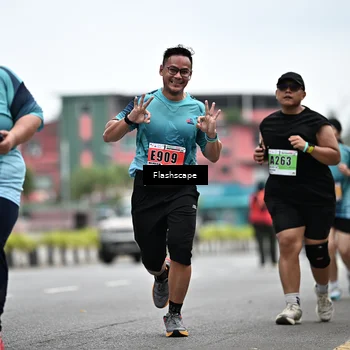 Runner Photo 8943863