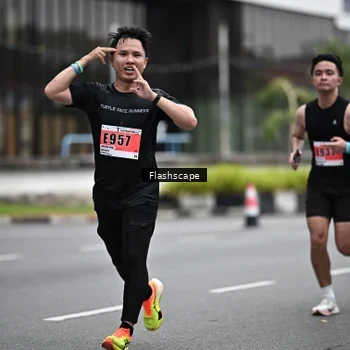 Runner Photo 8945101