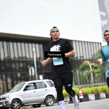 Runner Photo 8945791