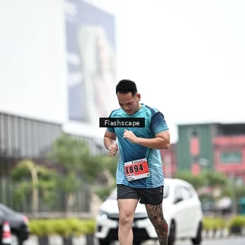 Runner Photo 8953251