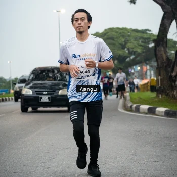 Runner Photo 8973716