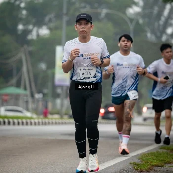 Runner Photo 8973874
