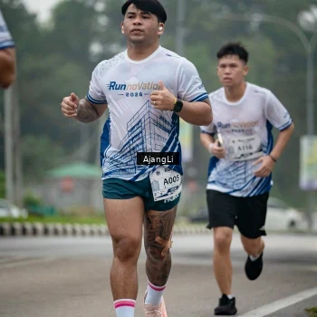 Runner Photo 8973889