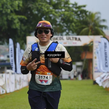 Runner Photo 8974575