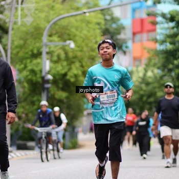 Runner Photo 8974891