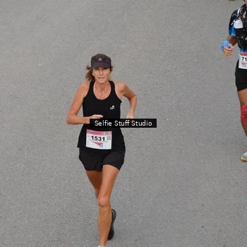 Runner Photo 8975435