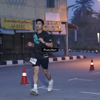 Runner Photo 8976001