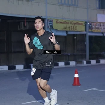 Runner Photo 8976003