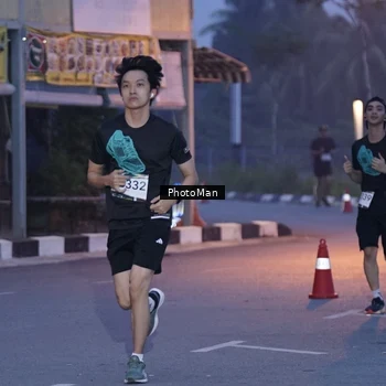 Runner Photo 8976021